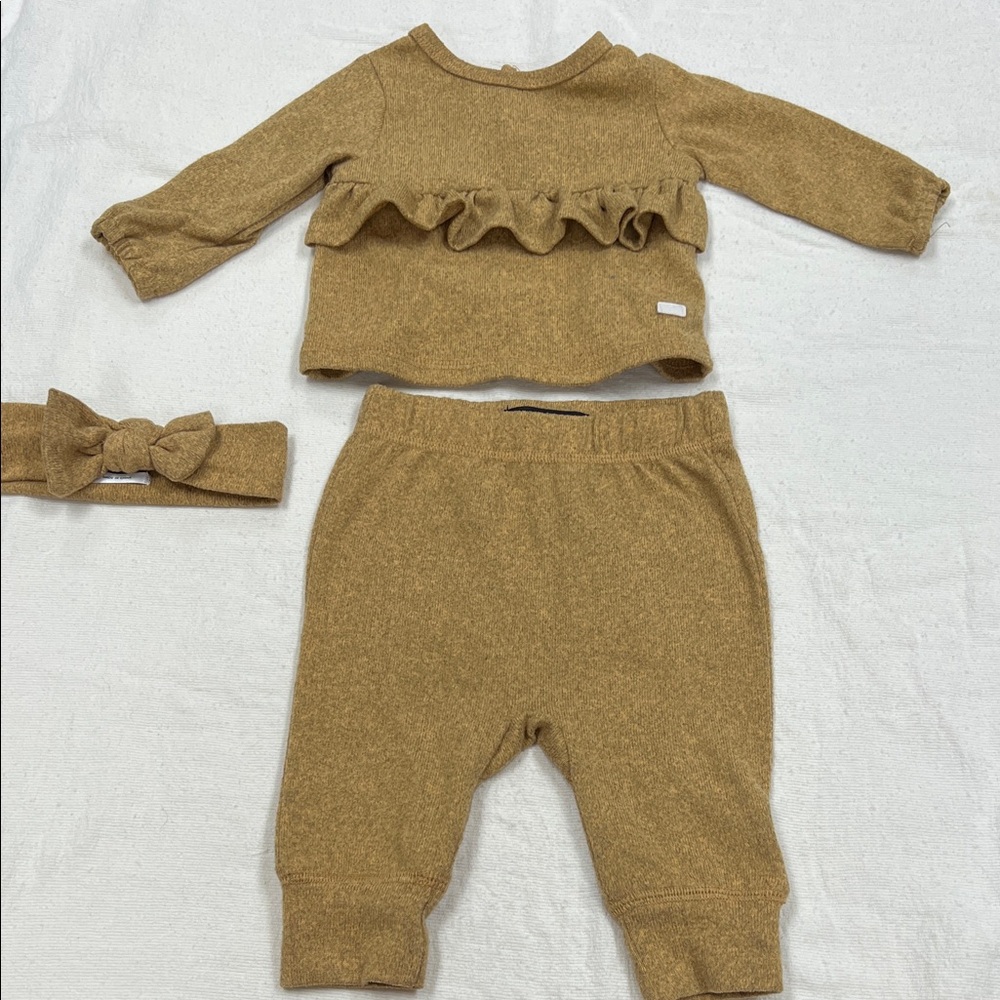 Cozy Marigold color 3 piece Baby Outfit  Ruffle Top matching head band 0-3 mth